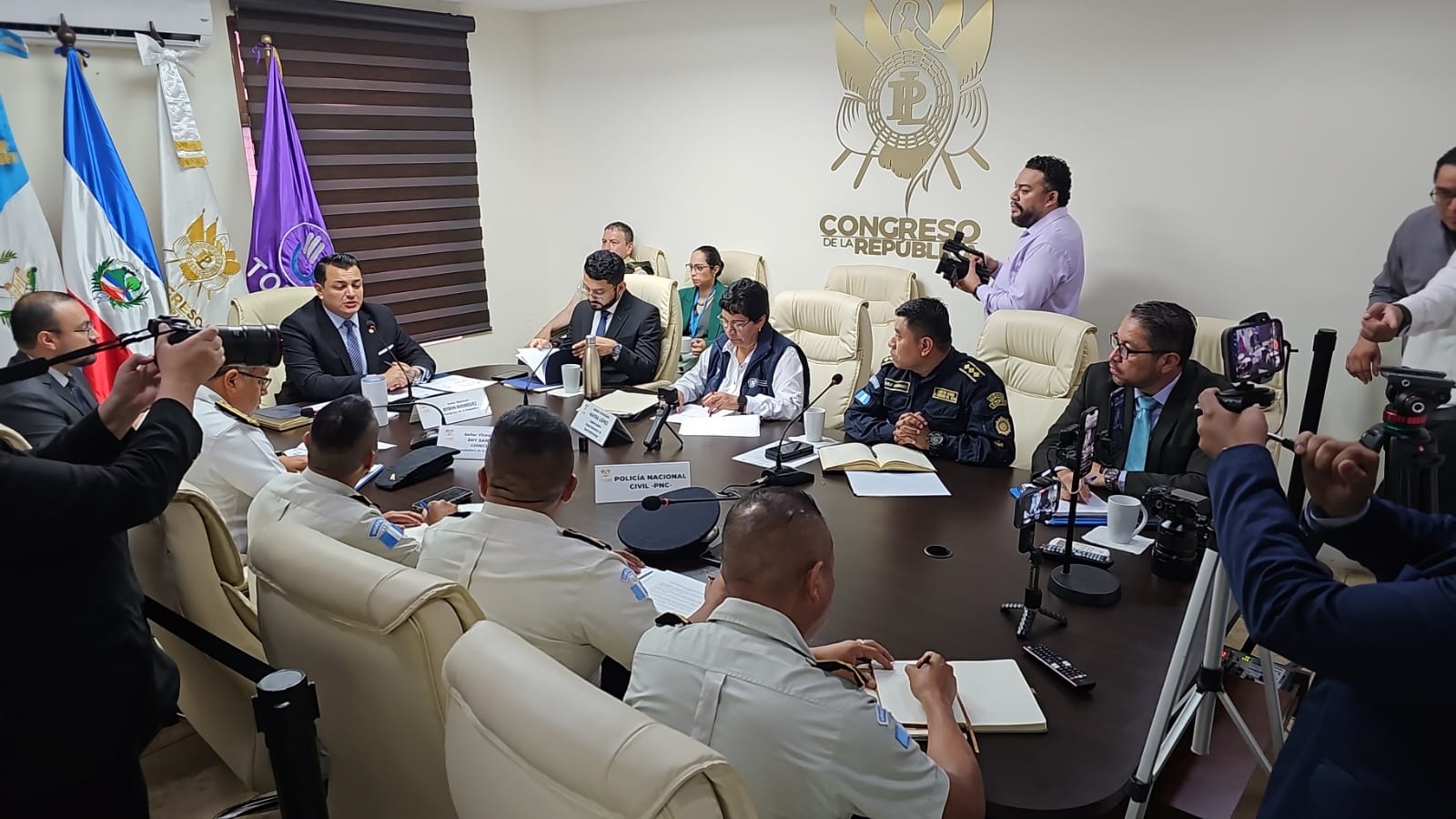 Autoridades de seguridad acuden a citación del diputado Byron Rodríguez en Quetzaltenango