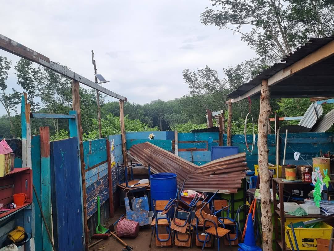 Escuela remozada por el gobierno de Arévalo colapsa tras primeras lluvias en Retalhuleu