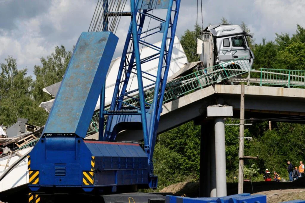 Rusia investiga caída de dos puentes que dejó al menos siete muertos; se sospecha sabotaje