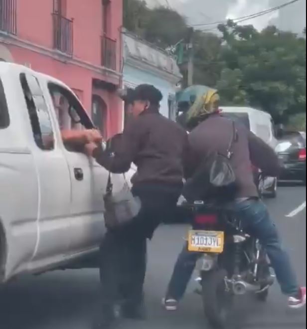 Asalto a mano armada en zona 1 de la capital