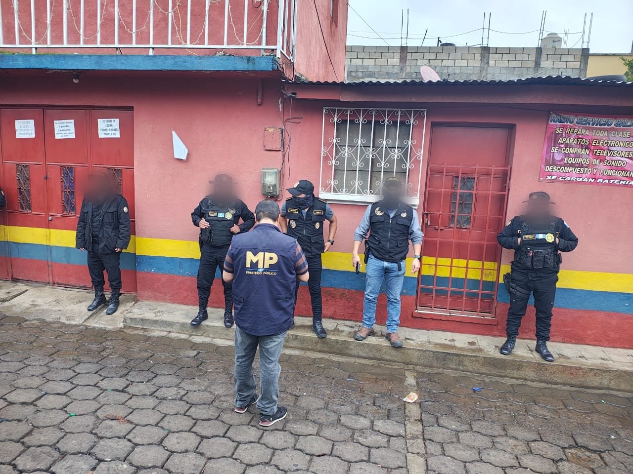 Allanamiento en Chimaltenango por caso de extorsión liderado por Fiscalía de Retalhuleu