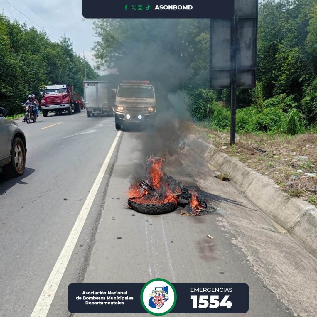 Motociclista resulta gravemente herido en accidente en Coatepeque; su vehículo se incendia tras el impacto