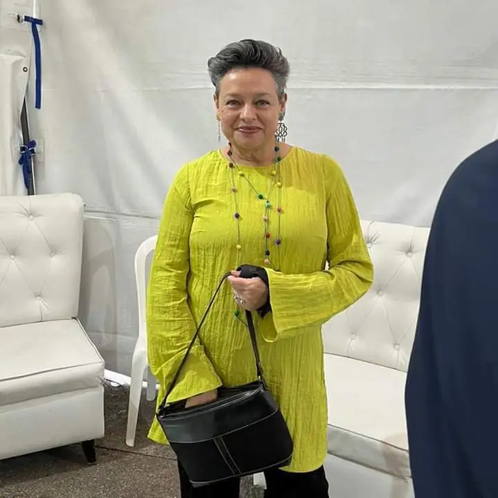 Lucrecia Peinado acumula más de dos meses fuera del país; Ejecutivo asegura que sigue en funciones