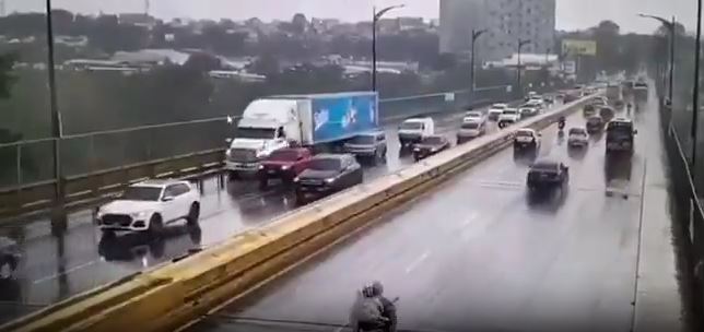 Disminuyen lluvias en sectores de la capital y mejora la movilidad en el Periférico