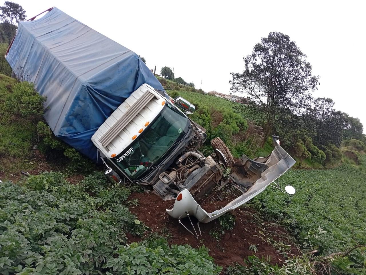 Accidente múltiple en Sibilia, Quetzaltenango, deja varios vehículos involucrados