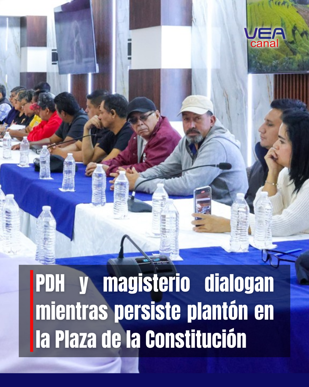 PDH y magisterio dialogan mientras persiste plantón en la Plaza de la Constitución